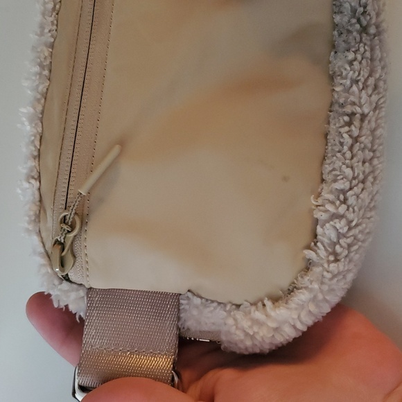 Lululemon Sherpa Everywhere Belt Bag White Opal Silver - Picture 10 of 14